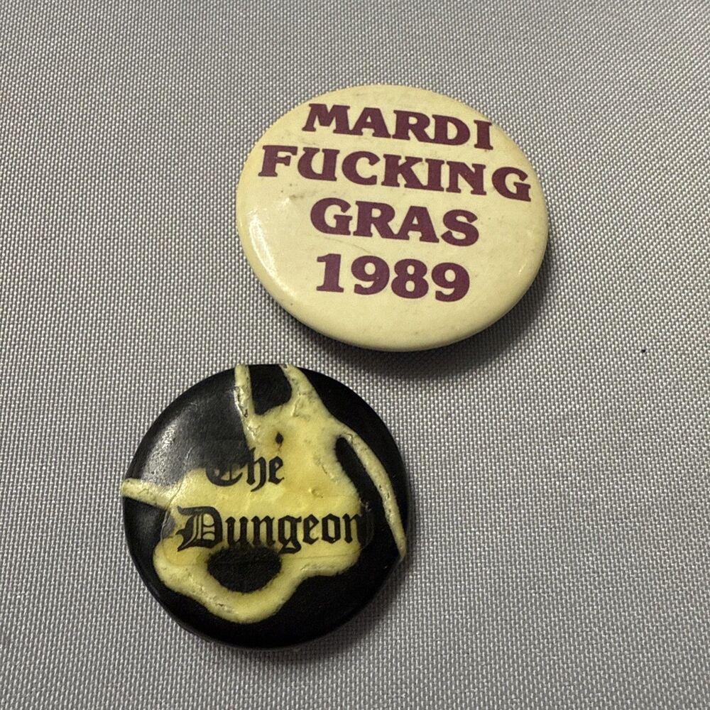 The Dungeon New Orleans Vampire Bar RARE 1.25” Mardi Gras Glow In Dark Button - Picture 6 of 7